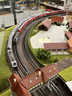 20241102_Ueberholfahrt-in-Kurve