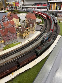 20241102_voller-Bahnhof