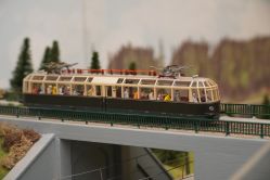 20251206_Zug-auf-Bruecke