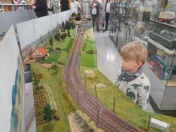 20251102_Warten-auf-den-Zug